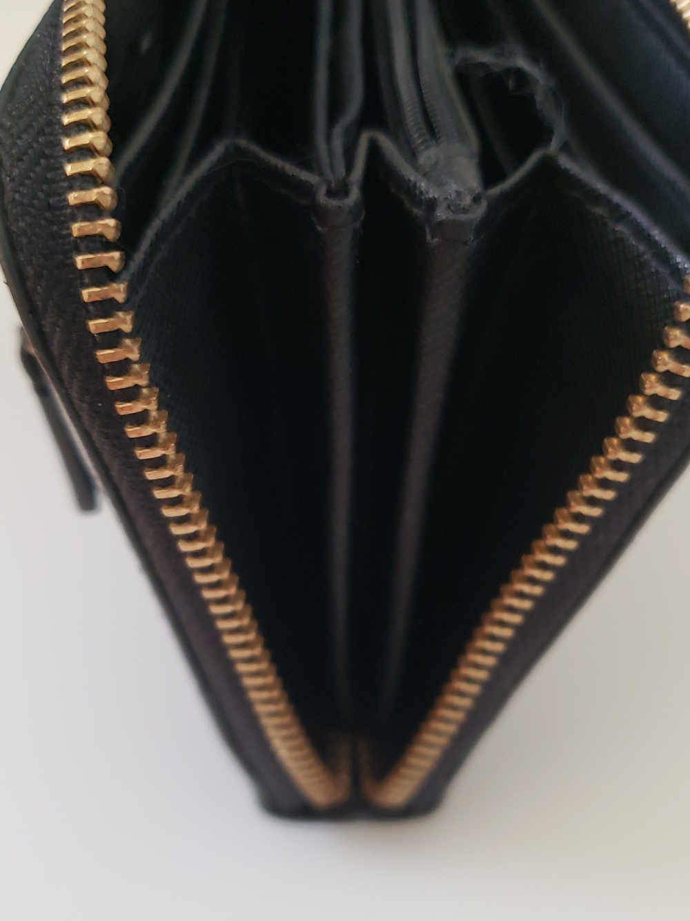 Fossil Black Leather Zip Wallet with Gold Hardware and Wrist Strap - Picture 4 of 10